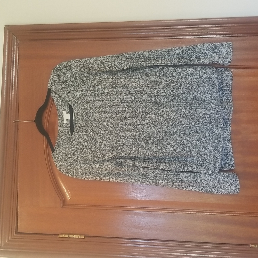 H&M knitted sweater- size M- color gray